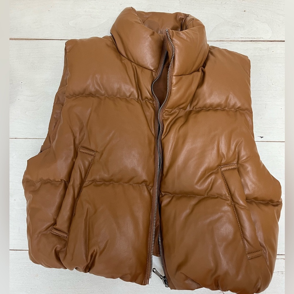 Cropped puffer vest